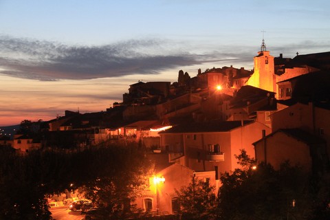 Village de Roussillon de nuit